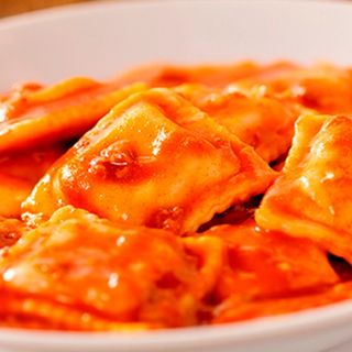 Raviolis de ternera con salsa de tomate