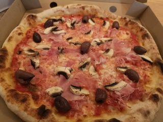 Пица Капричоза (500г)