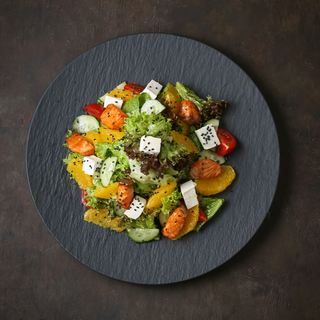 Սաղմոնով և ֆետա պանրով աղցան