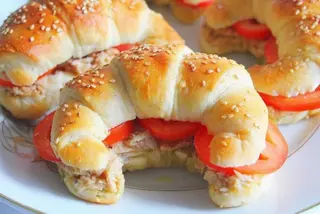 Croissant tonno e pomodoro