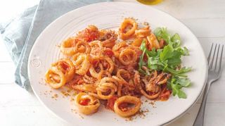 106 Calamari in salsa piccante