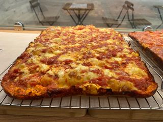 Пица Три сирена 25х20см