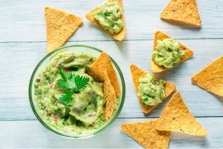 Nachos e guacamole
