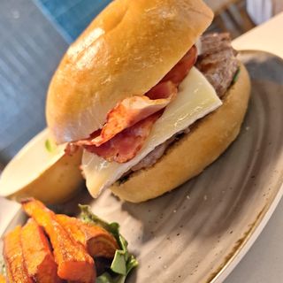 Hambúrguer Queijo Brie e Bacon