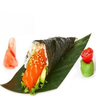 132. Temaki salmon aguacate escarola 1 Pcs