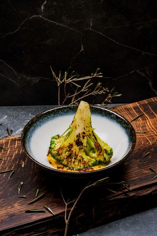 Broccoli la grătar cu sos de miere și muștar