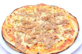 23. Pizza Tonno