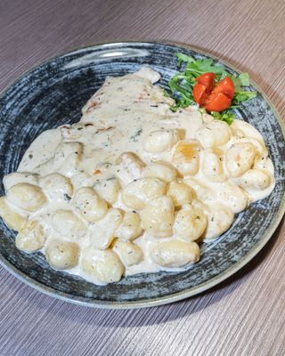 Pileći file u umaku od gorgonzole s gnocchima