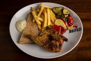 Mezzo galletto Befed alla brace - con patate e verdure