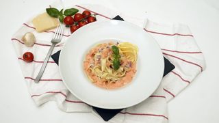 Tagliatelle cu somon