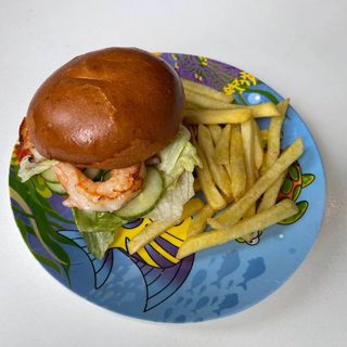 Бургер з креветками і картопляними діпами (130/50г)