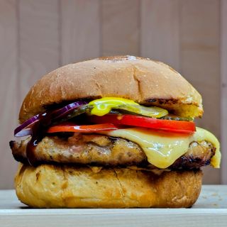 Бургер с курицей мексиканский