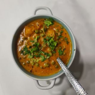 Guisantes con Patatas, Aloo Matar