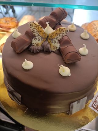 Tarta Kinder Bueno entera
