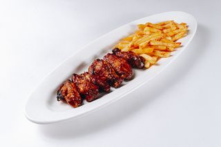 Куриные крылышки с картофелем фри