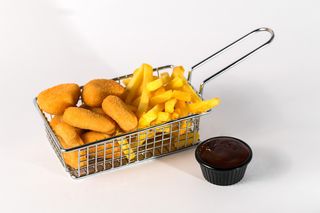 Chicken nuggets 200g sa pomfritom i bbq sosom