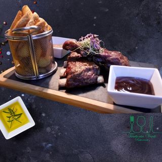 Coaste de porc super fragede / cartofi/salata muraturi  550g/200g/150g