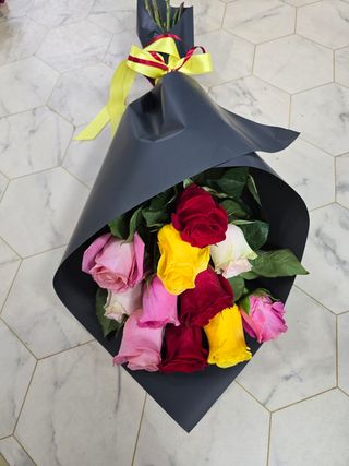 Buket sa 11 ruža sa pakovanjem