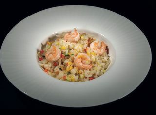 105. Riso saltato con gamberi e verdure