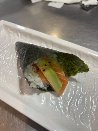 Temaki salmone e avocado