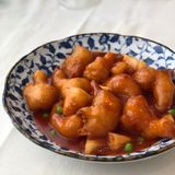 65) Gamberetti fritti in salsa agrodolce, con ananas e piselli