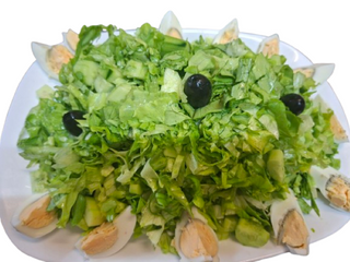 Зелена салата с яйце