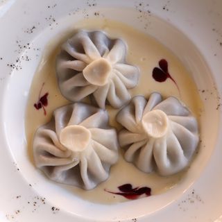 Хінкалі з вишнею та соусом сабайон