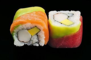 32. Uramaki rainbow roll - 8 pezzi