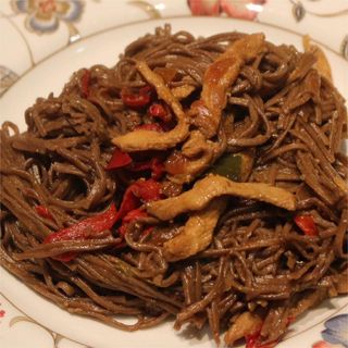 34. Soba con pollo