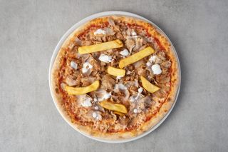 Pizza carne, patatine e yogurt L