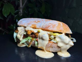 ჩაბატა ფახიტასითა და ყველის სოუსით