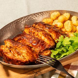 Costillar barcacoa con gnocchi frito