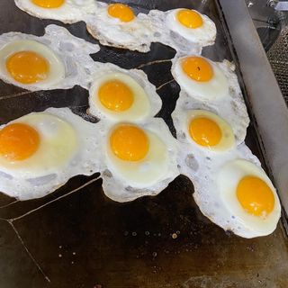 Oua bătute cu slăninuța, ardei gras si  ceapa