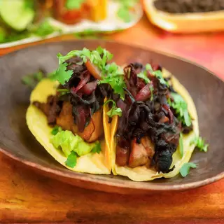 Tacos de carnitas de atún