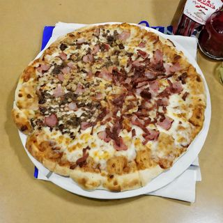 Pizza Barbacoa Y Queso Cuatro Carnes (Mediana)