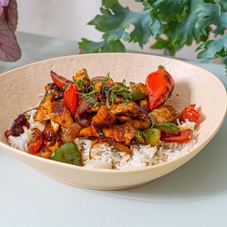 Hoisin Chicken Caju cu Orez