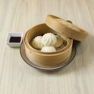 9. Empanadillas xiao long bao al vapor (4 piezas)