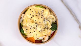 გრილზე მობრაწული ბოსტნეულის ბოული