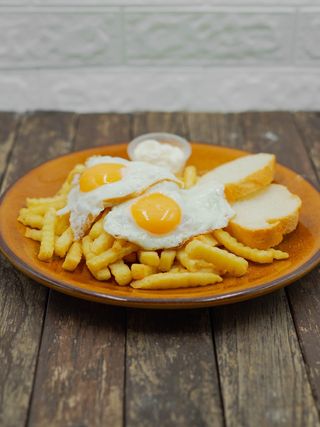 2 Huevos Con Patatas