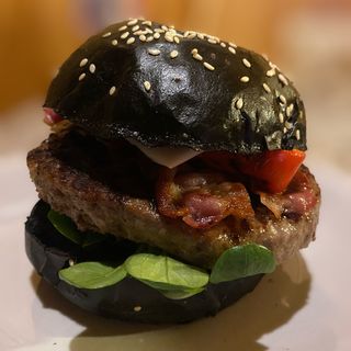 Angusburger *con bun bianco, nero esaurito