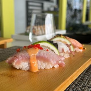 Spicy tuna nigiri