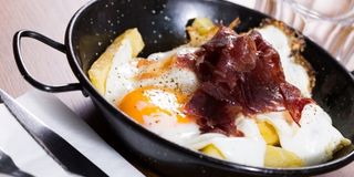 Huevos fritos y paleta ibérica