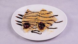 Palačinka sa eurokremom, plazmom i višnjom