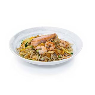 31. Noodle yakisoba giapponesi salmone, gamberi