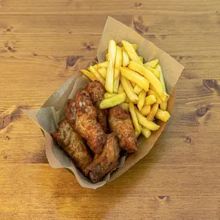 12 Alitas De Pollo Frito + 2 Patatas Y 2 Bebidas