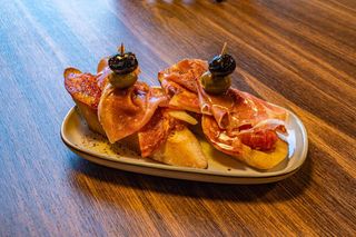 Tapas Montaditos z salsą pomidorową 2szt