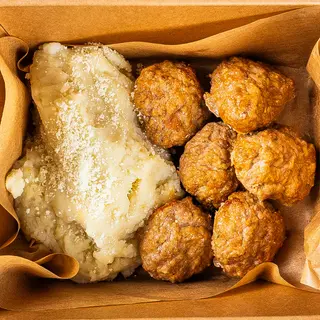 Albóndigas con purè de patatas