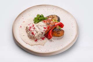 Форель в сливочно-луковом соусе (300г)