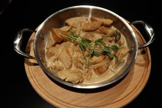 Куряче філе в грибному соусі