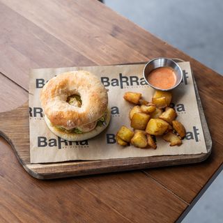 Donut Salado de gambón con guacamole y mayo kimchi
